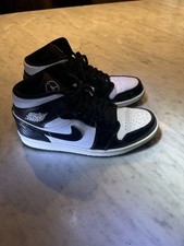 Air Jordan 1 Retro High OG “Carbon Fiber” 