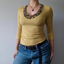 top con perline in legno