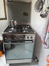 Cucina a gas a 4 fuochi con forno elettrico