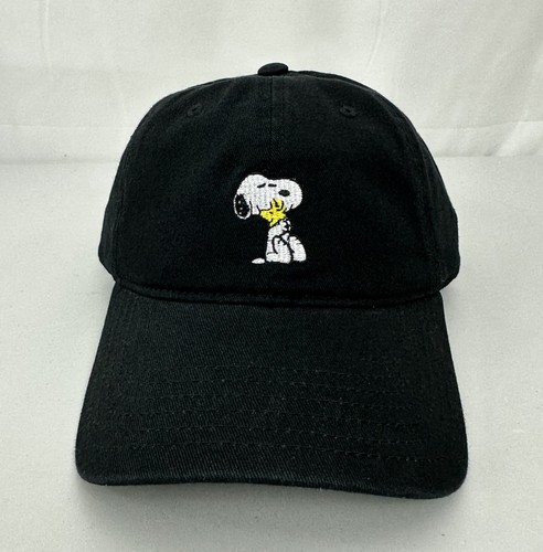 Peanuts snoopy hugging - snoopy,