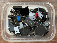 Lotto vintage di chip IC e componenti elettronici - tipi e marche miste - usati