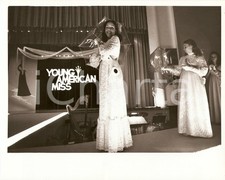 1975 SMILE Fashion show during Young AMERICAN MISS movie Michael RITCHIE *Photo