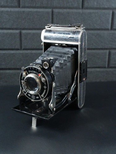 Fotocamera pieghevole - , a