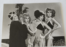 fo3227 foto originale, personaggi famosi ,MARISA MERLINI E LE SORELLE BANDIERA