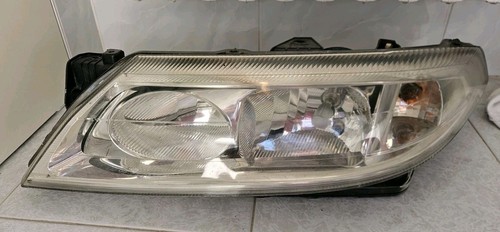 Faro anteriore sinistro
