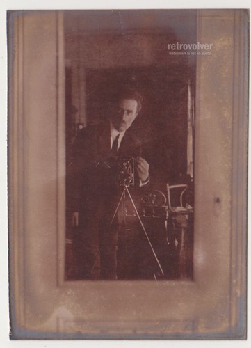 Bellissimo giovane uomo primi