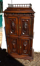 piccola Credenza  a Doppio Corpo in Stile Neorinascimento XXSecolo noce