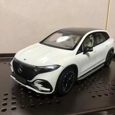 Minicar luminosa 1/18 700 Mercedes-Benz EQS SUV MANUFAKTUR bianco diamantato