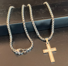 Collana con croce in acciaio
