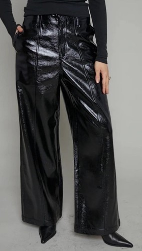 Pantaloni nuovi senza