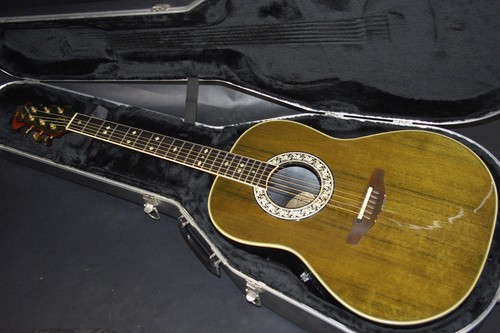 Chitarra acustica usata