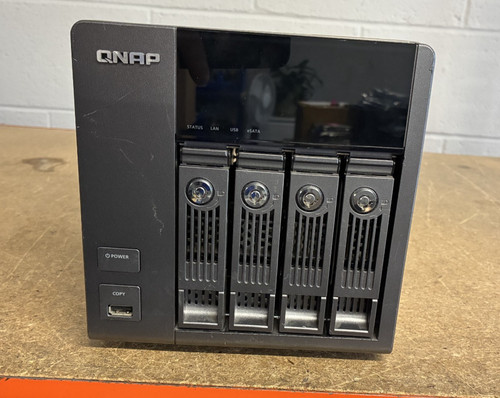 410 qnap nas desktop - 4, baie
