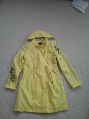 Impermeabile giallo brillante