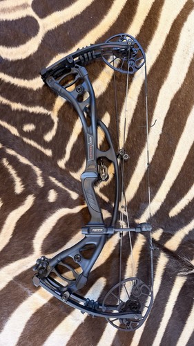 Hoyt carbon compound bow - compound,