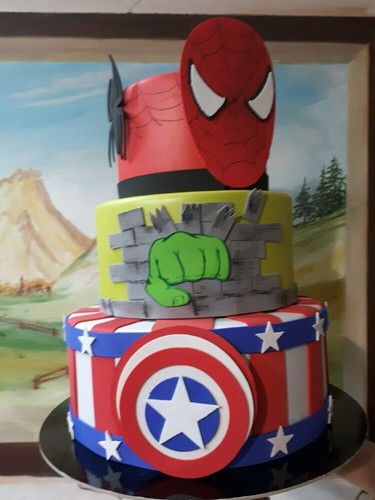 Torta scenografica avengers - torta,