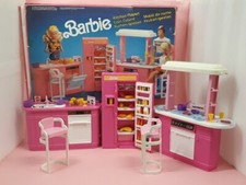 BARBIE MATTEL MOBILI DA CUCINA  KITCHEN PLAYSET 8754 FRIGORIFERO SEDIE  VINTAGE 