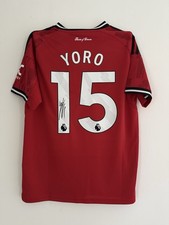 Maglia firmata Leny Yoro