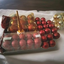 Palline Rosse Di Diversa Grandezza In Vetro Soffiato Per Albero Di Natale .