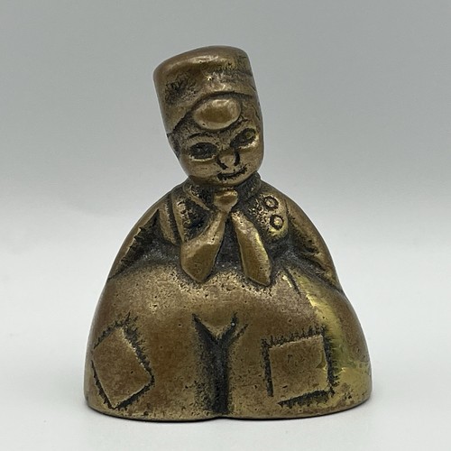 Statuina campana ragazzo