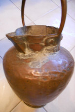 VASO IN RAME antico, massiccio, CON MANICO alto cm 42 totali