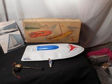 Barca giocattolo con motore-meteora