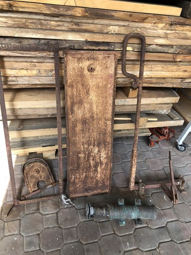 Antica pompa per acqua manuale - per,