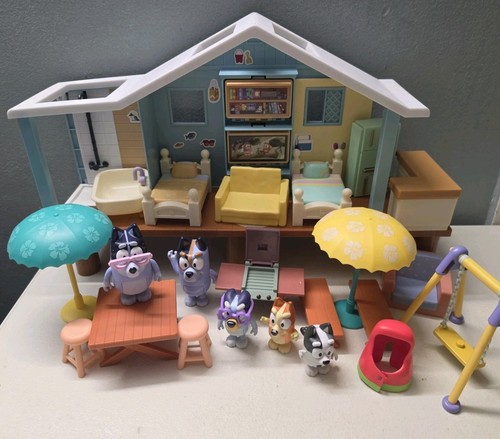 Bluey beach cabin playset - bluey's,
