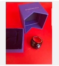 Anello nuovo con scatola