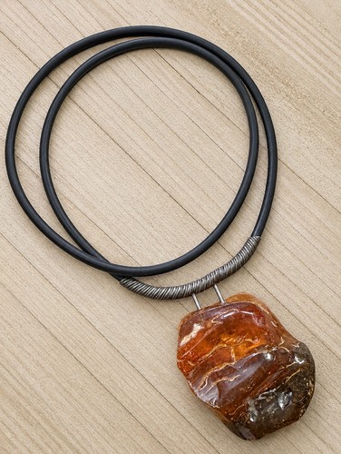 Grande collana con ciondolo - , a