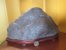Suiseki di pietra lavica