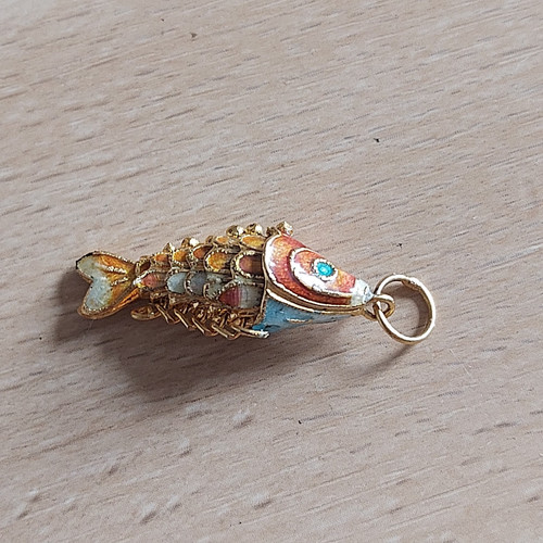 Piccolo ciondolo pesce
