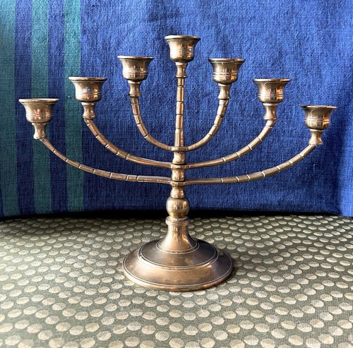 Candelabro menorah regolabile
