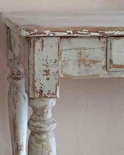 mobili antichi, tavolo epoca  fine '800 rustico ,gambe tornite, due cassetti 