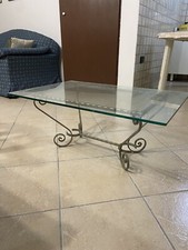 Tavolino in ferro battuto con ripiano in cristallo