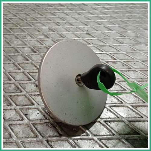 Sportello carburante grigio - carburante,