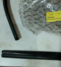 PIAGGIO QUARGO 2610786 GIA' 6815187Z01000 GUARNIZIONE VETRO PORTA ANTERIORE SX