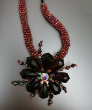 Collana in ecopelle e perline, fiore, senza etichette ma NUOVA, MAI USATA!