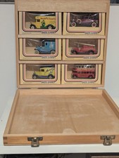 Vetrina in legno vintage Lledo