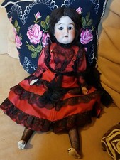 BAMBOLA DI PORCELLANA FINE '800 E BAMBOLOTTO ANTICO ANNI '50 IN REGALO.