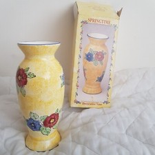 Giallo vaso ceramica - in,