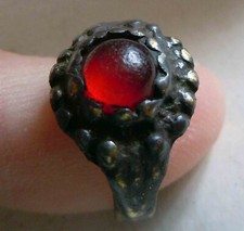 ANTICO ANELLO ROMANO IN BRONZO CON PIETRA ROSSA CORNIOLA CIRCA 5° - 6° MOLTO RARO