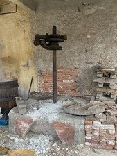 Torchio per uva d'epoca -