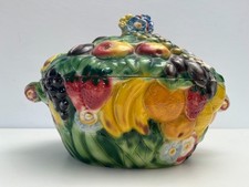 Zuppiera dipinta a mano vintage in ceramica Stile Siciliano .