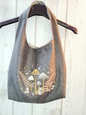 Borsa in lana ricamata, colore