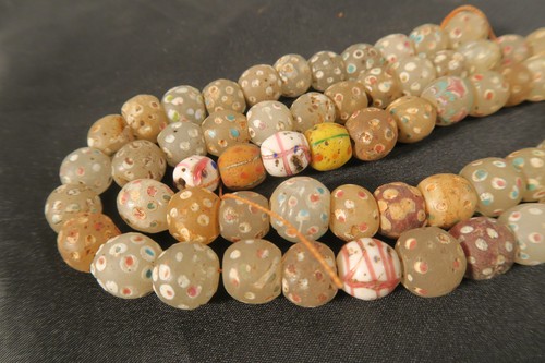 Strang old skunk eye - old, beads