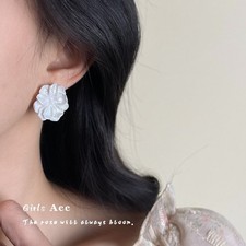 Orecchini perle floreali con