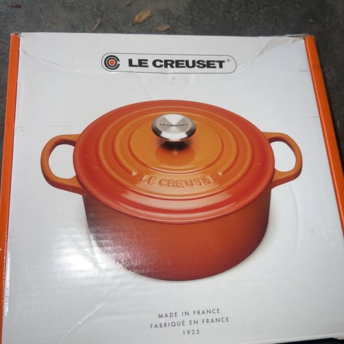 Creuset empty cardboard - le,