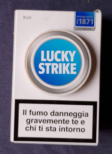 Pacchetto sigarette in - ,
