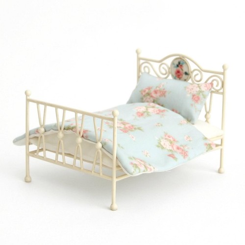 Letto con biancheria - con,