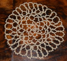 centrino  "chiacchierino" ecrù cm. 12 (76)  Doily  B14 °